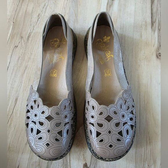 RIEKER Floral Perforated Anti Stress Comfort Women's Shoes Flat Sz 39 Taupe - Picture 1 of 9